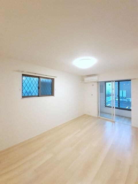 物件内観写真8　(居室・リビング)