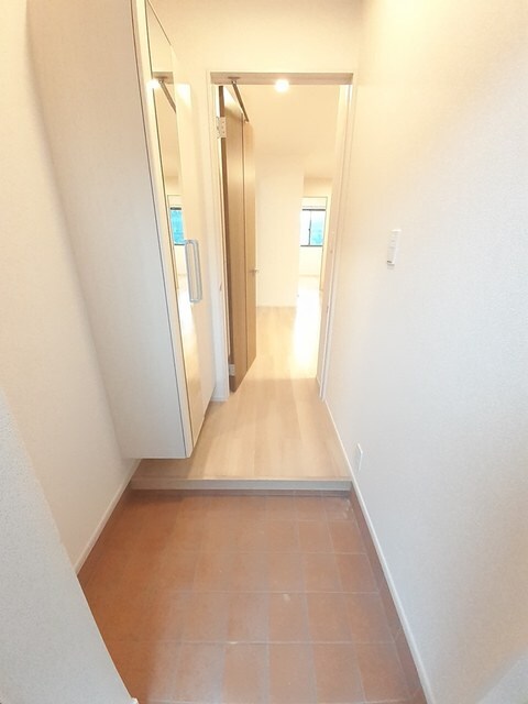 物件内観写真12　(玄関)