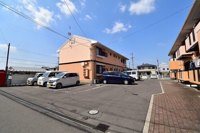 物件外観写真3　(駐車場)