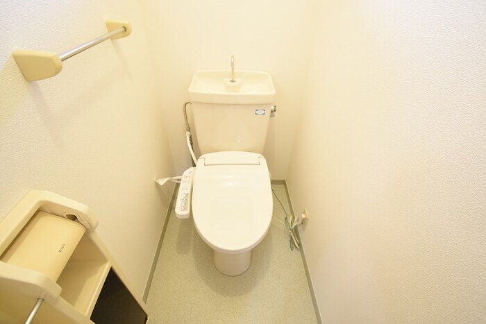 物件内観写真8　(温水洗浄暖房便座)