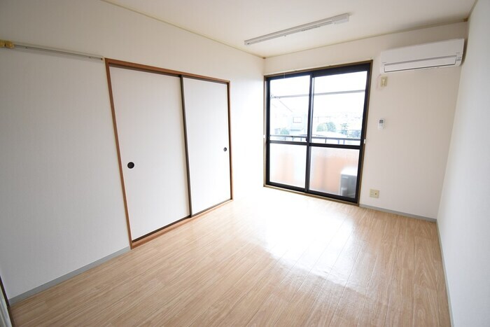 物件内観写真10　(洋室６帖)