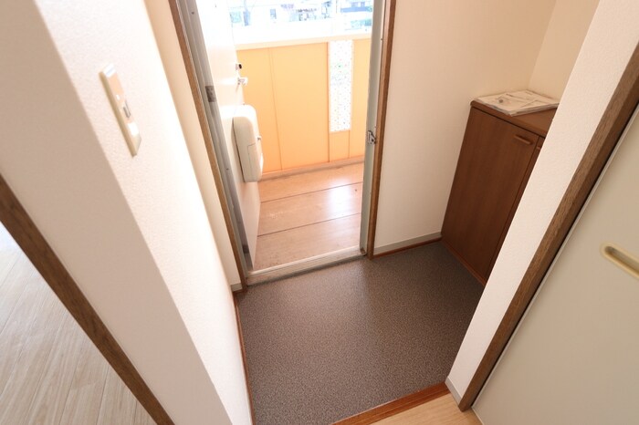 物件内観写真17　(玄関)