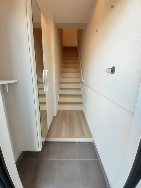 物件内観写真10　(玄関)