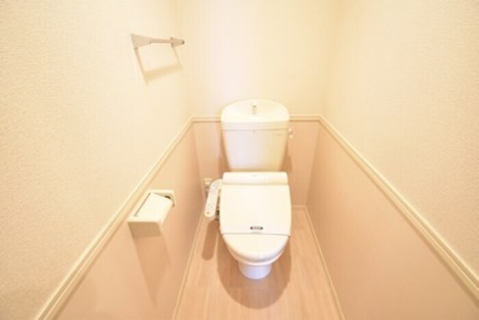 物件内観写真8　(温水洗浄暖房便座)