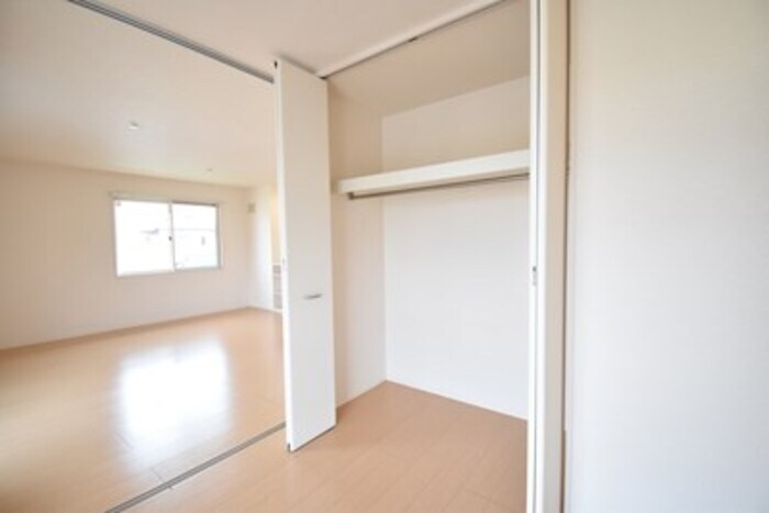 物件内観写真14　(洋室クローゼット)