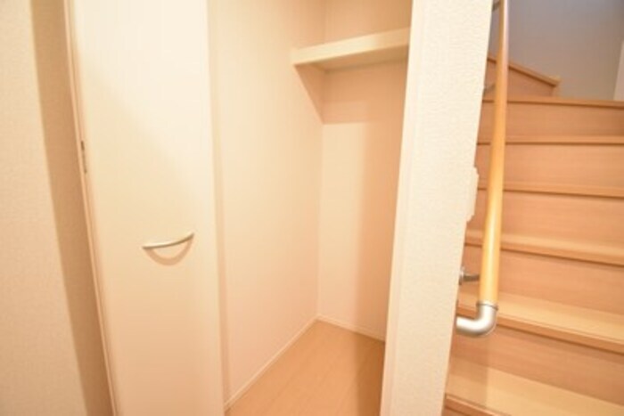 物件内観写真15　(物入)