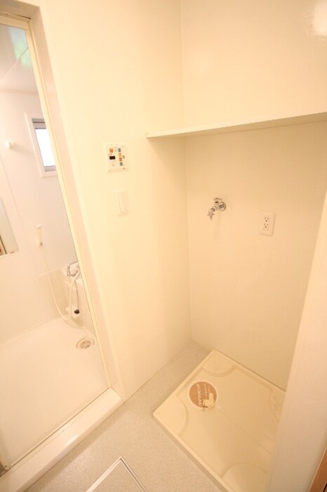 物件内観写真10　(洗濯機置場)