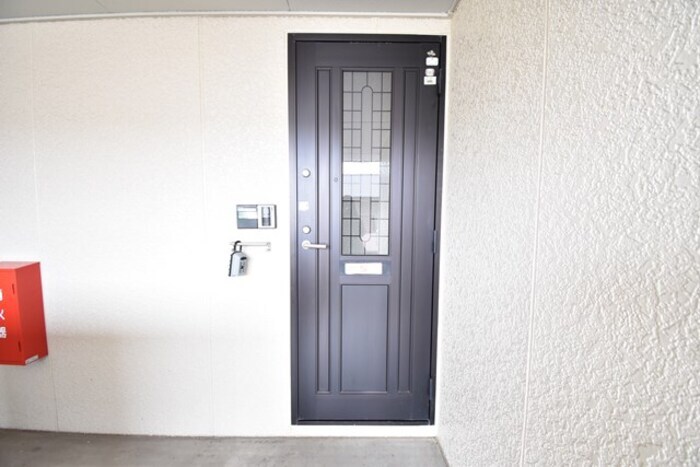 物件外観写真2　(玄関)