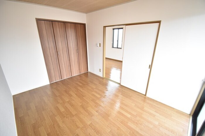 物件内観写真9　(南洋室６帖～ＬＤＫ１３．５帖)