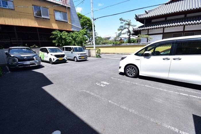 物件外観写真2　(駐車場)