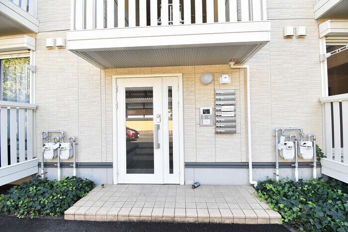 物件外観写真3　(エントランス)