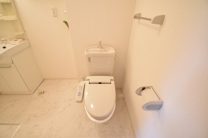 物件内観写真10　(温水洗浄暖房便座)