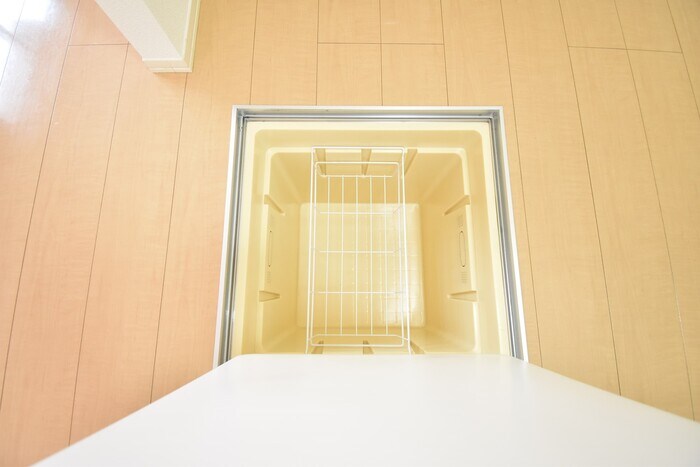 物件内観写真12　(床下収納)