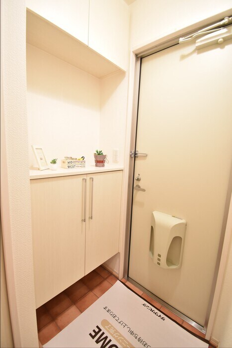 物件内観写真15　(玄関・シューズボックス)