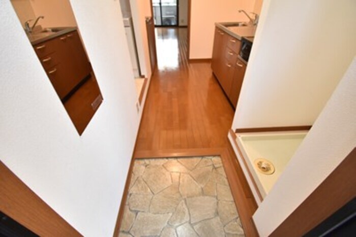 物件内観写真15　(玄関)