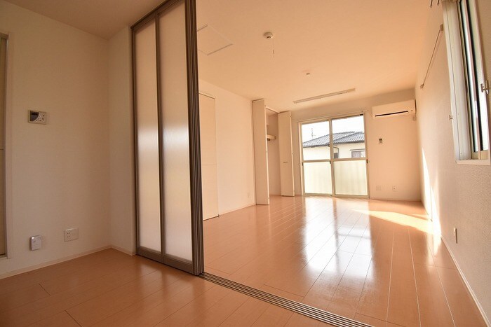 物件内観写真8　(洋室8.75帖)