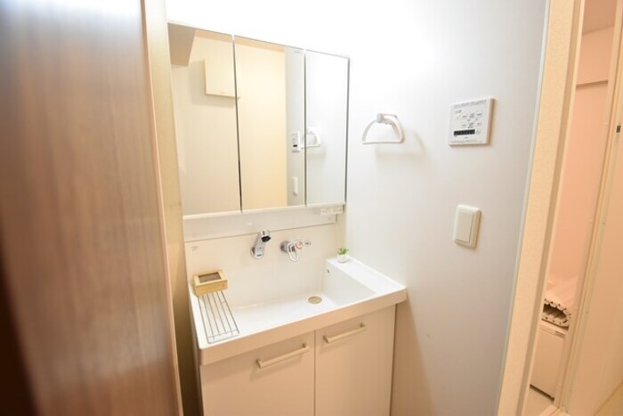 物件内観写真6　(洗面所)