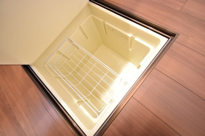 物件内観写真17　(床下収納)