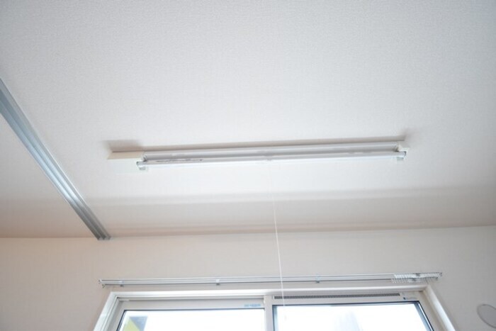 物件内観写真27　(室内物干し)