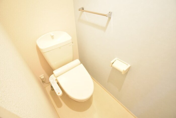 物件内観写真5　(温水洗浄暖房便座)