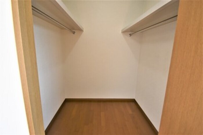 物件内観写真12　(北洋室ウォークインクローゼット)