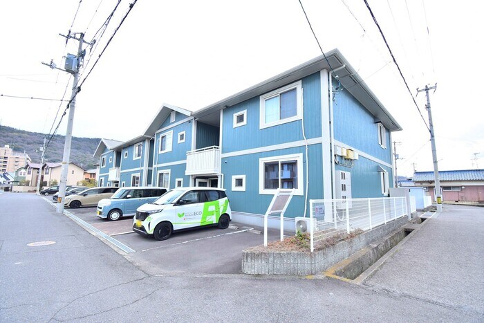 物件外観写真1　(建物外観)