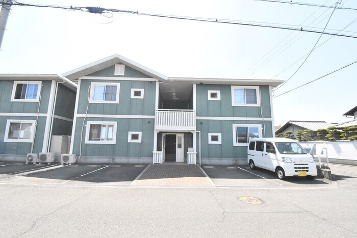 物件外観写真2　(駐車場)