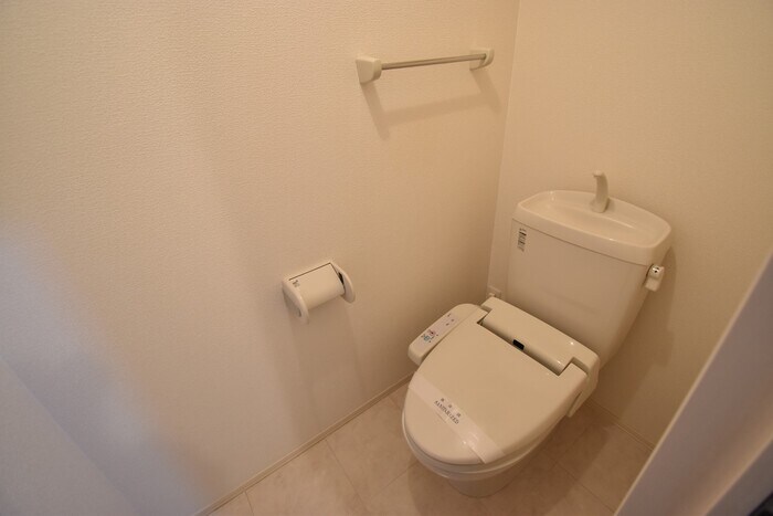 物件内観写真8　(温水洗浄暖房便座)