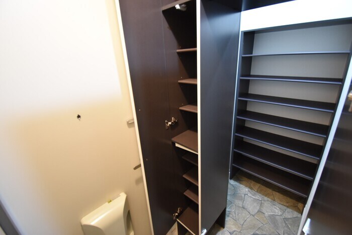 物件内観写真14　(シューズクローク)