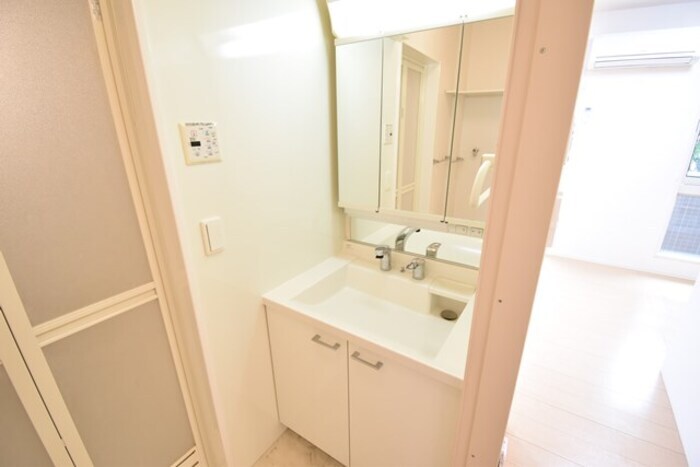 物件内観写真4　(洗面所)