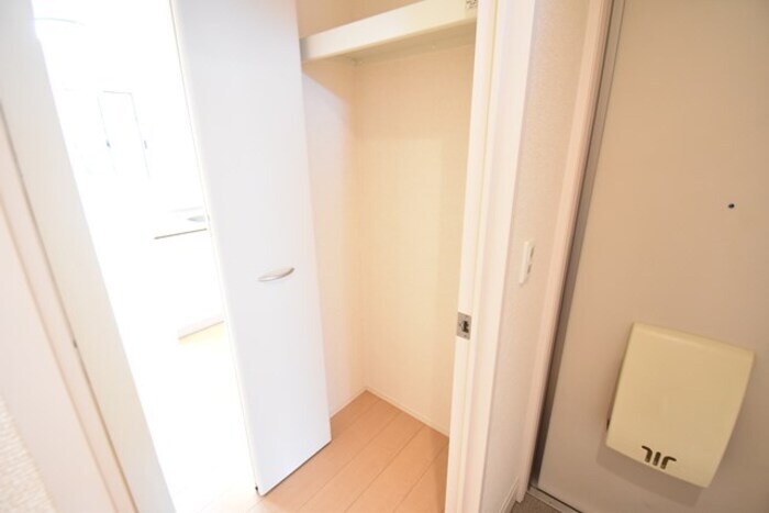 物件内観写真14　(物入（ＬＤＫ）)