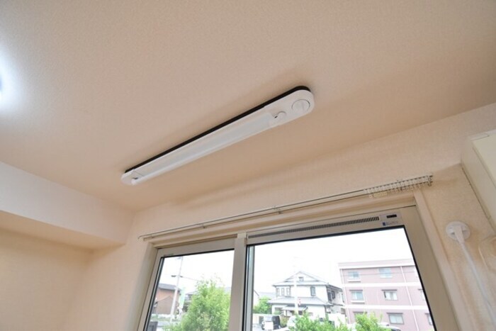 物件内観写真20　(室内物干し)