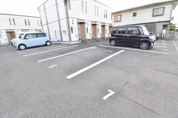 物件外観写真4　(駐車場)