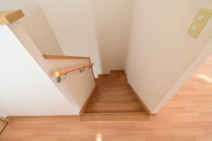 物件内観写真15　(階段)
