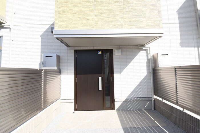 物件外観写真3　(エントランス)
