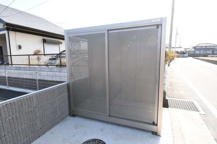 物件内観写真18　(ゴミストッカー)