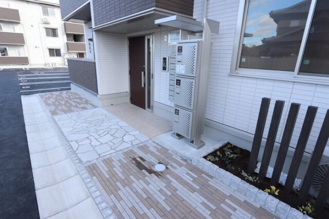 物件外観写真5　(エントランス)