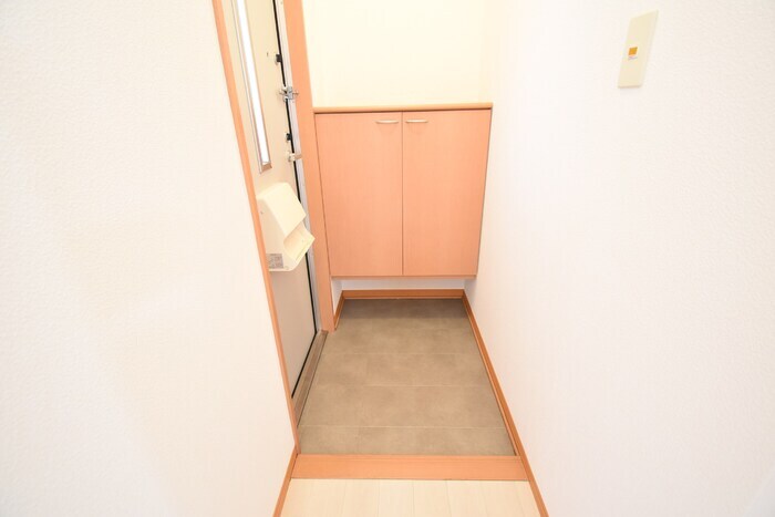 物件内観写真11　(玄関)