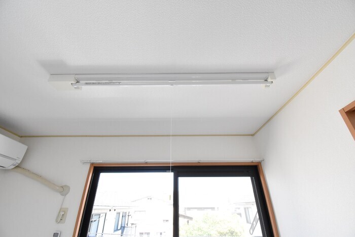 物件内観写真13　(室内物干し)