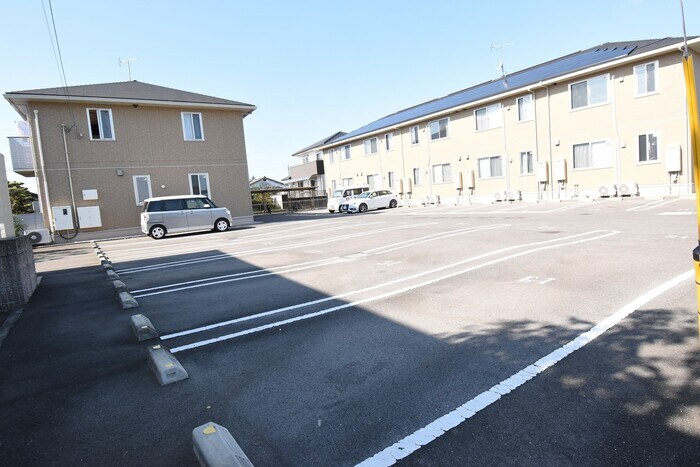 物件外観写真2　(駐車場)