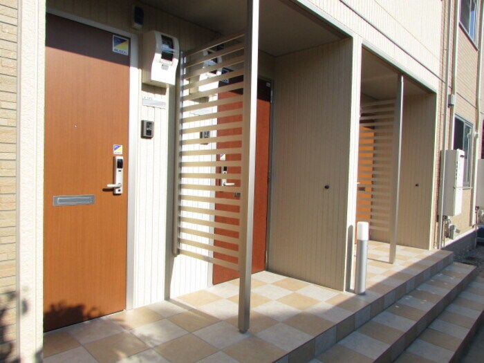 物件外観写真4　(エントランス)