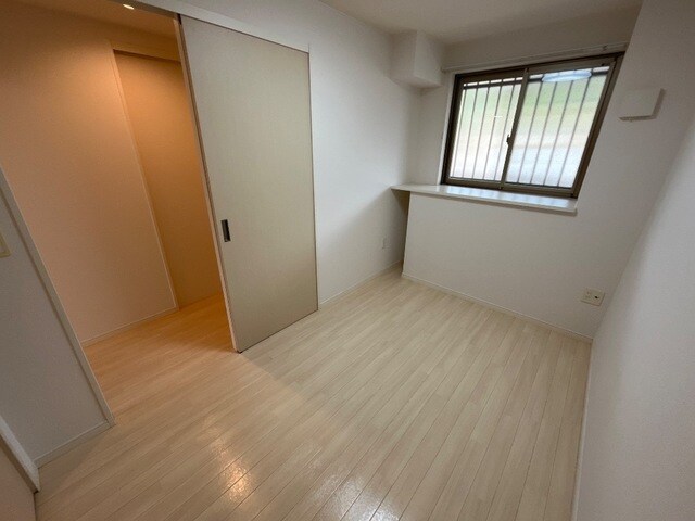 物件内観写真12　(洋室)