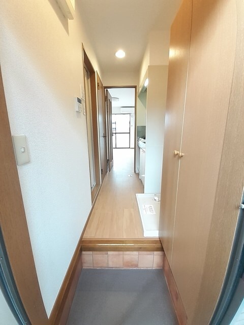 物件内観写真11　(玄関)