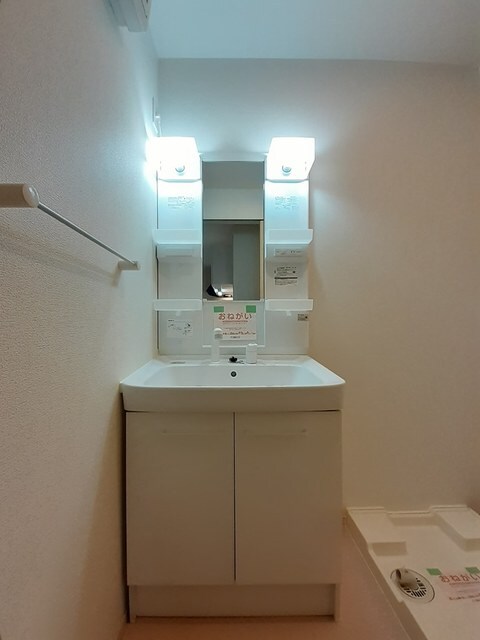 物件内観写真6　(洗面所)