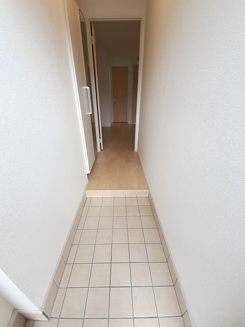 物件内観写真12　(玄関)