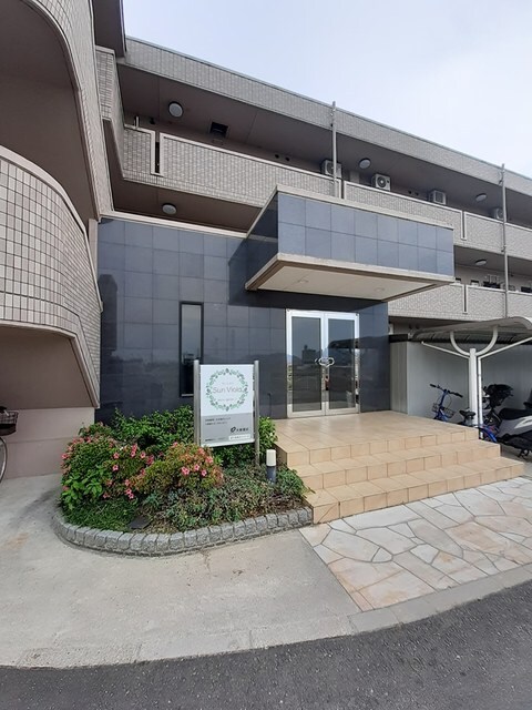 物件外観写真2　(エントランス)