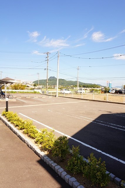 物件外観写真3　(駐車場)