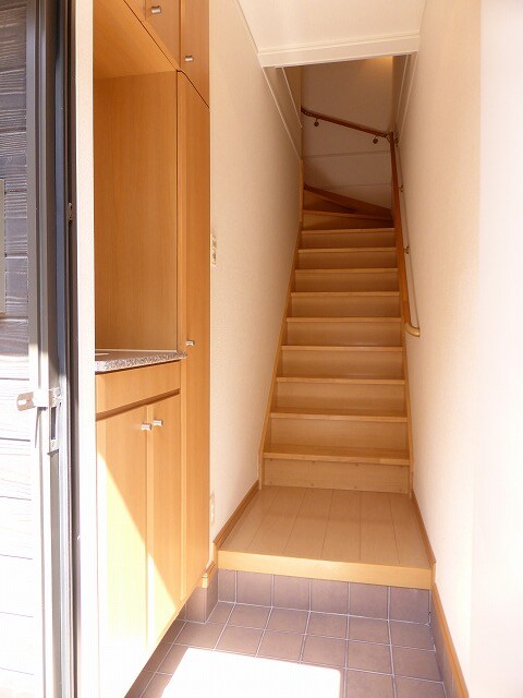 物件内観写真13　(玄関)