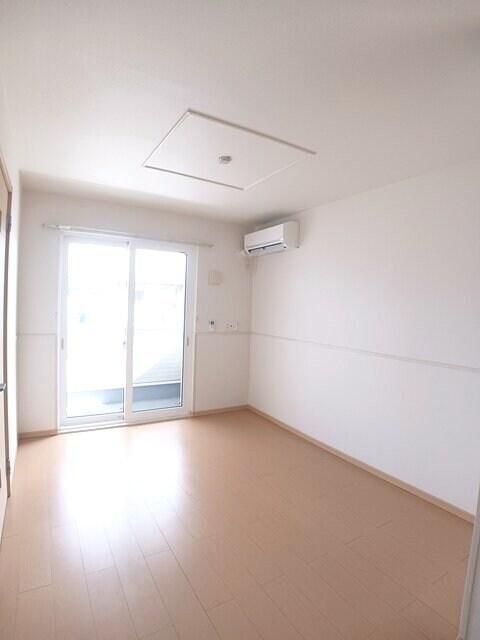 物件内観写真8　(居室・リビング)