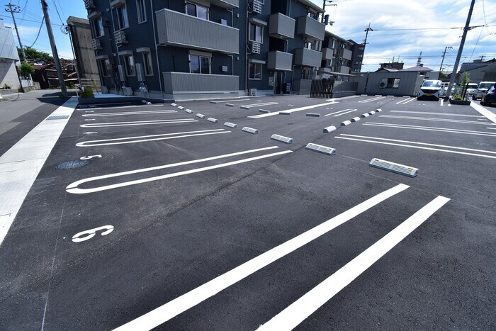 物件外観写真2　(駐車場)